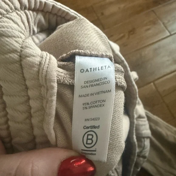 Athleta Farallon Cargo Crop in Beige Size 4 - Picture 4 of 7